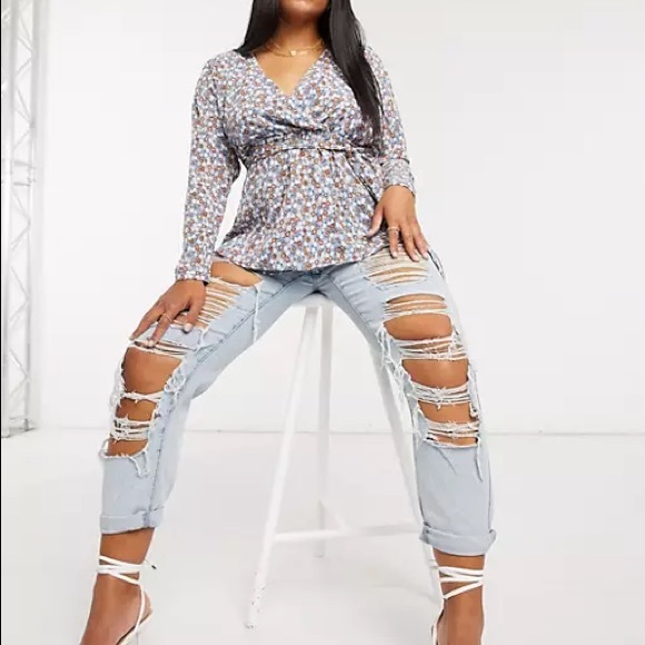 Fashion Union Plus wrap blouse with tie and puff sleeves in black white flowers - Picture 2 of 2